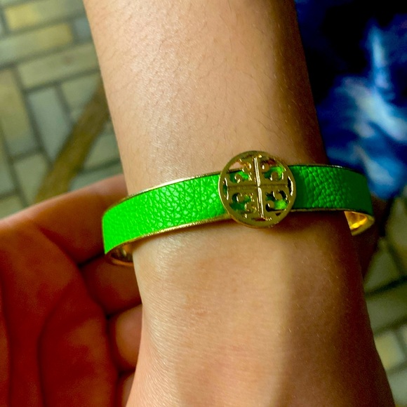 Tory Burch bangle bracelet - Picture 3 of 12